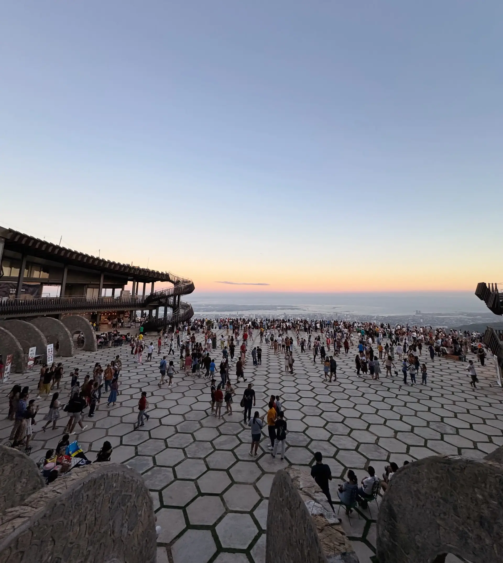 Cebu Tops Sunset Crowd